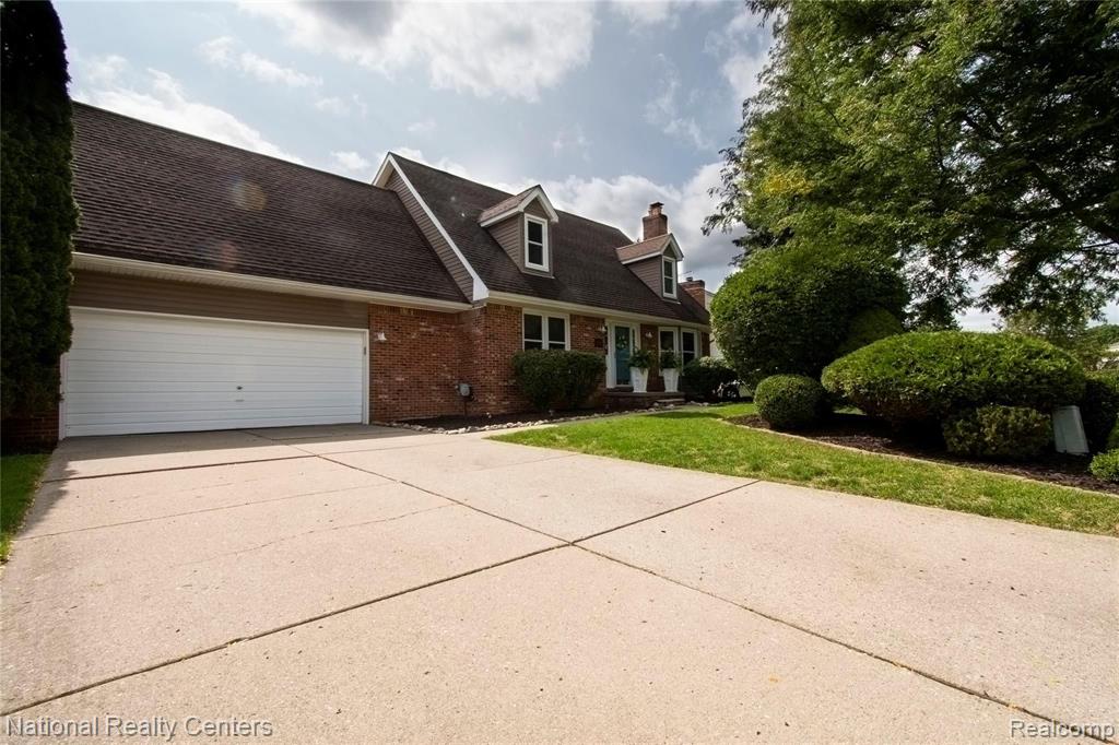 1963 North Fairview Lane Rochester Hills, MI 48306 - Photo 1 of 34