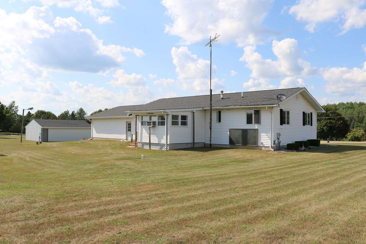 10697 West Monroe Road Elwell, MI 48832 - Photo 5 of 42 1865734-4.JPG