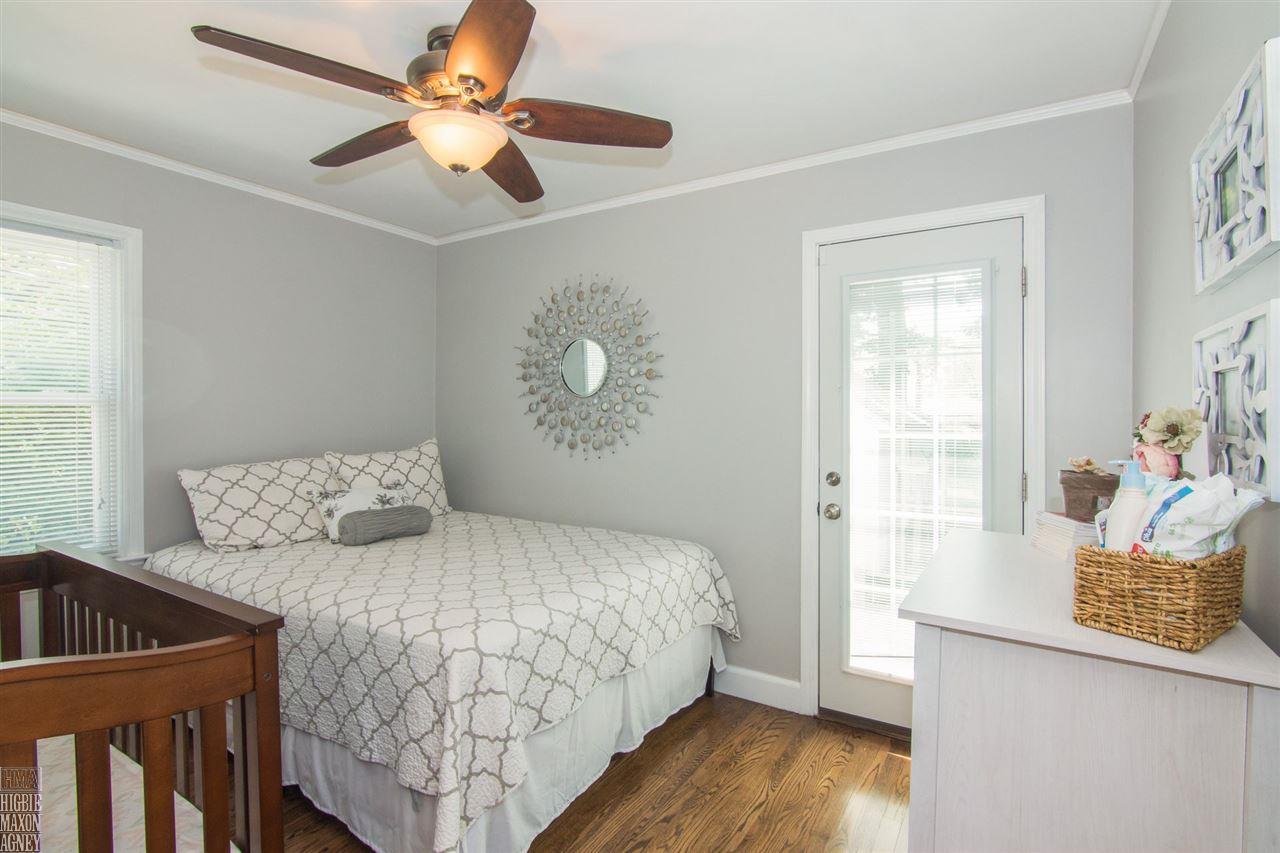 1427 Roslyn Road Grosse Pointe, MI 48236 - Photo 9 of 15 31388495-8.JPG