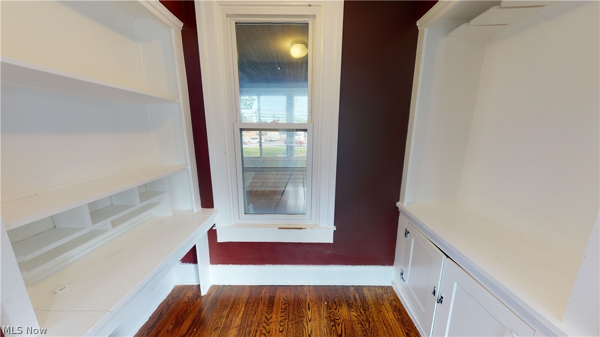 7886 Munson Road Mentor, OH 44060 - Photo 8 of 32 Built in Desk Nook off of Living Room