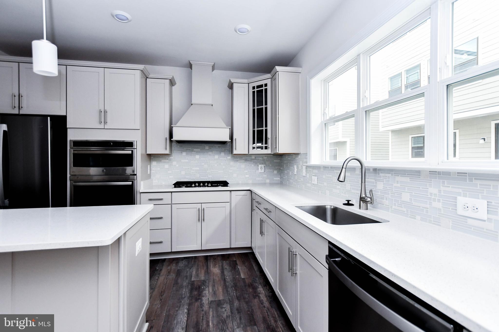 8269 Front Loop Rockville, MD 20855 - Photo 4 of 35