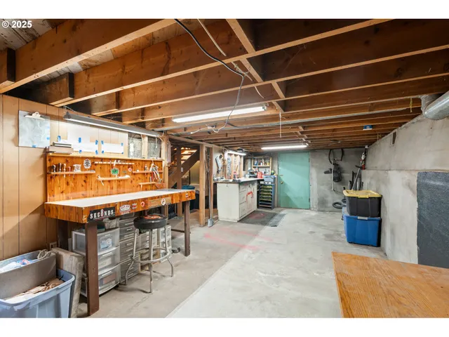 a view of an outdoor space