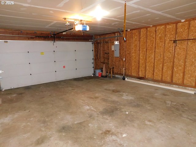 255 D Street Vernonia, OR 97064 - Photo 29 of 39 Garage