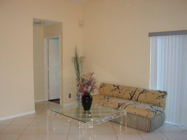 20970 Woodspring Avenue Boca Raton, FL 33428 - Photo 2 of 15 Living Room