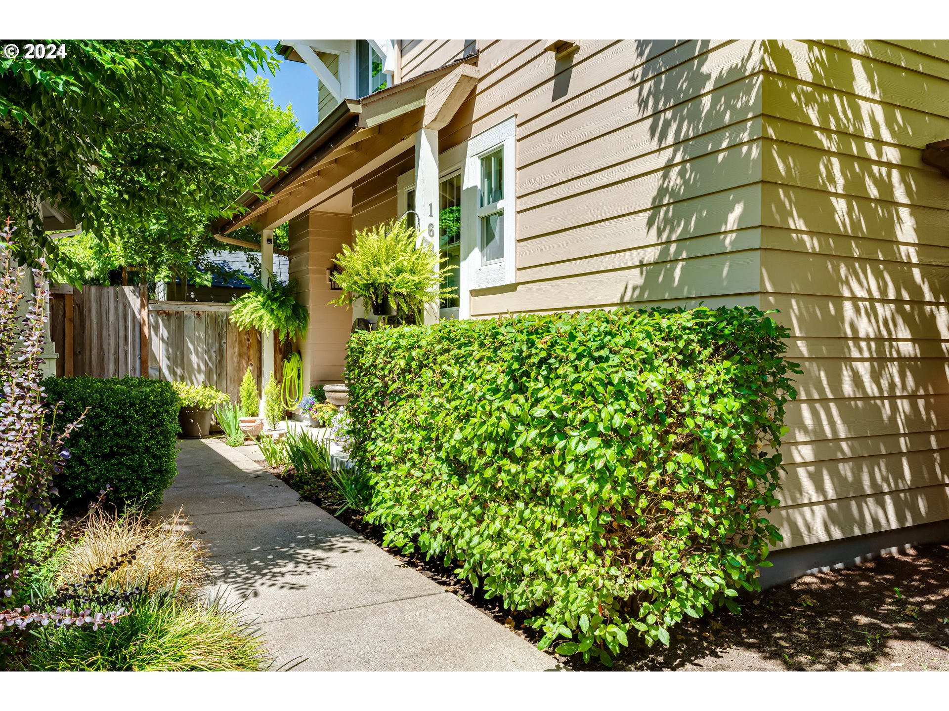 1688 Riley Lane Eugene, OR 97402 - Photo 3 of 44 Gallery Image 3