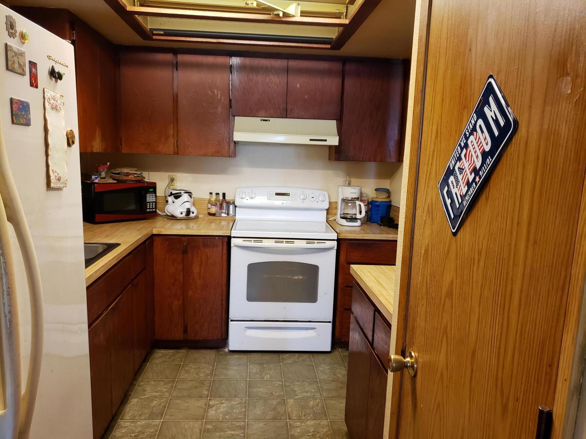 373 East Logsden Road Siletz, OR 97380 - Photo 9 of 11 Kitchen
