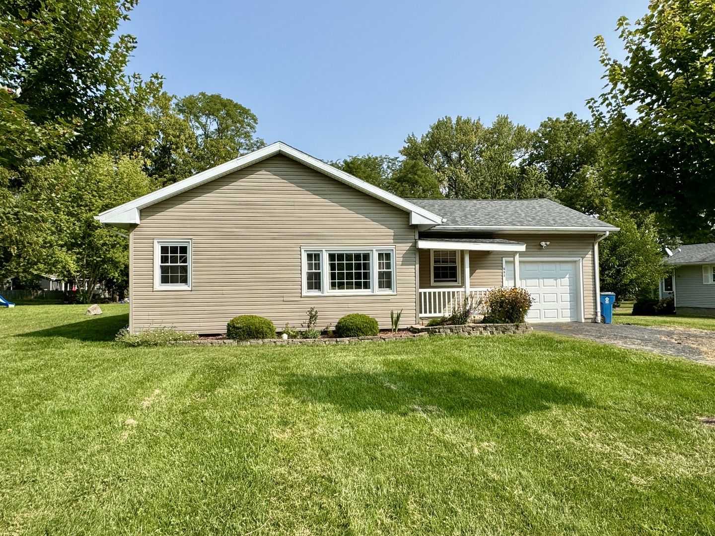 a view of a house with a backyard