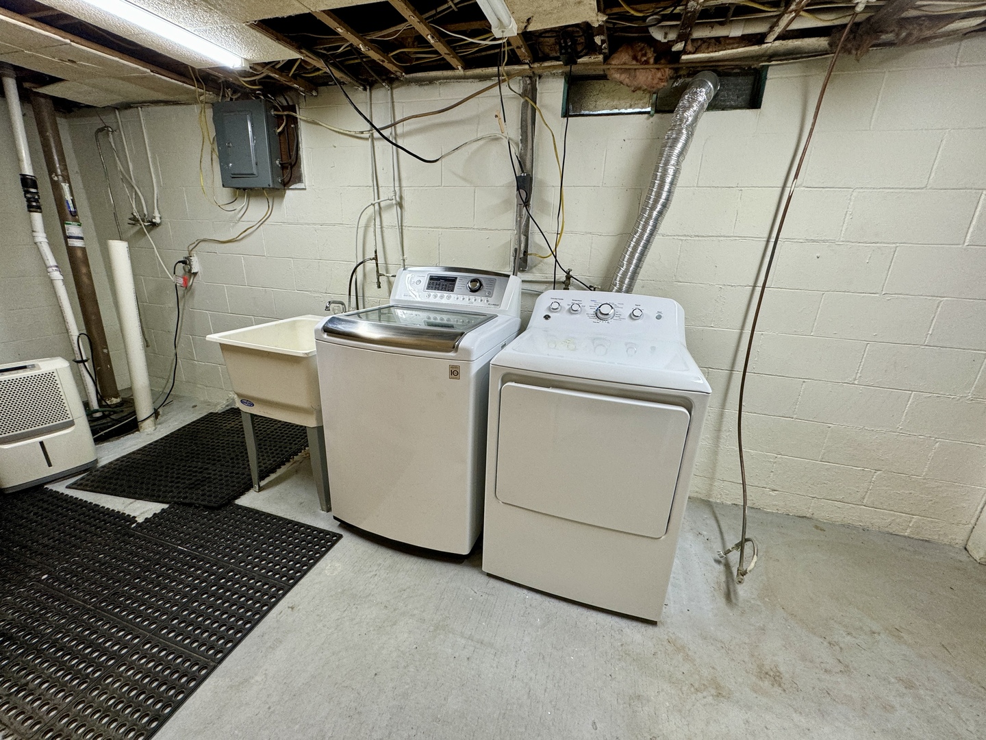 102 Cottage Avenue La Moille, IL 61330 - Photo 20 of 29 a utility room with a washer and dryer