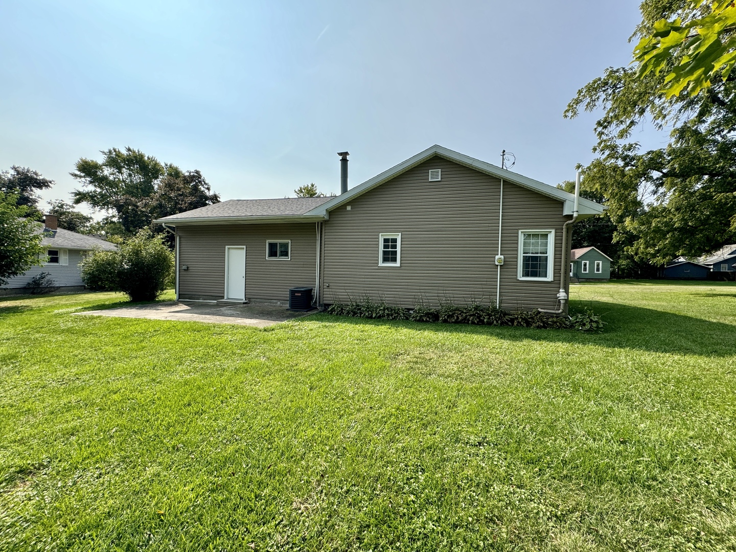 102 Cottage Avenue La Moille, IL 61330 - Photo 27 of 29 a front view of house with yard and green space