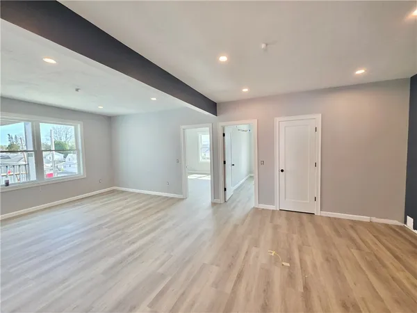 $2,800 | 1965 Smith Street, Unit 2R, North Providence, RI 02911