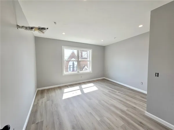 $2,700 | 1965 Smith Street, Unit 2R, North Providence, RI 02911