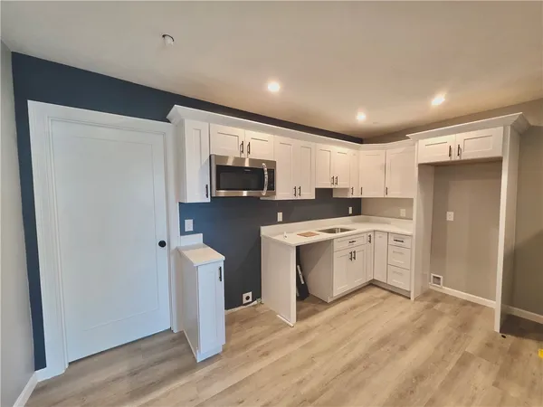 $2,700 | 1965 Smith Street, Unit 2R, North Providence, RI 02911