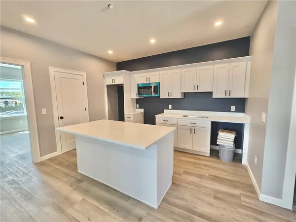 $2,700 | 1965 Smith Street, Unit 2R, North Providence, RI 02911