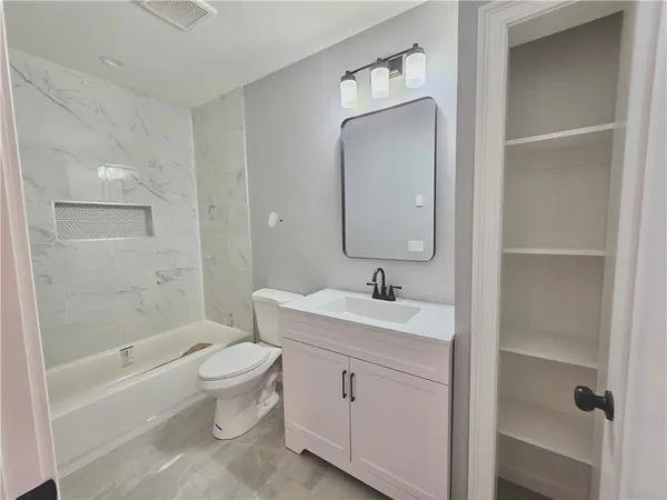$2,700 | 1965 Smith Street, Unit 2R, North Providence, RI 02911