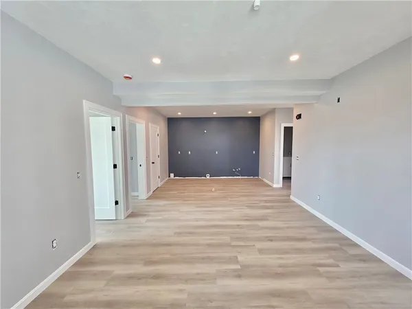 $2,800 | 1965 Smith Street, Unit 2R, North Providence, RI 02911