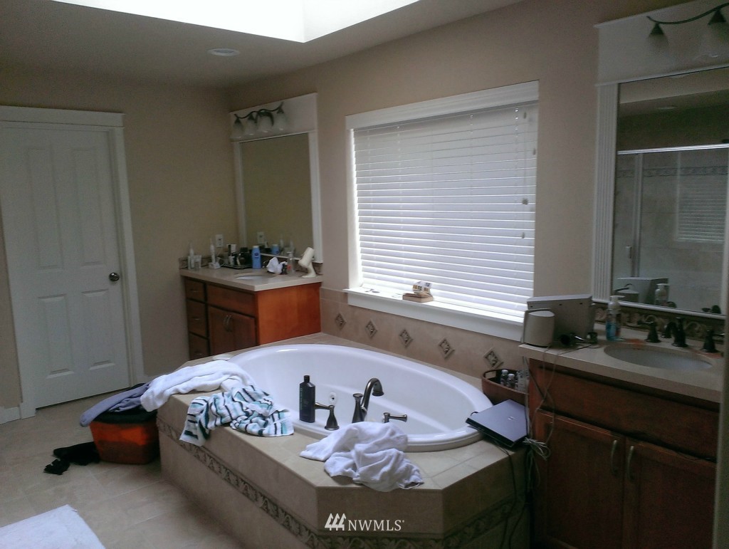 3632 184th Place Southeast Bothell, WA 98012 - Photo 9 of 14 Gallery Image 9