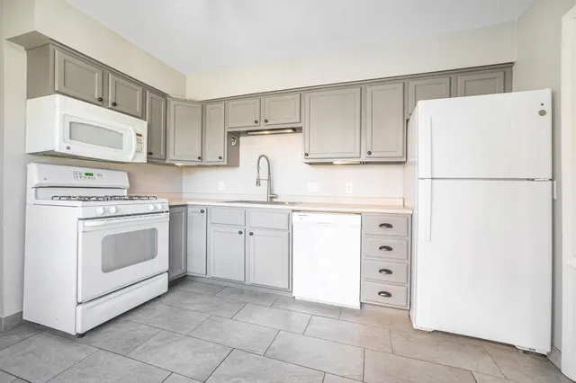 $2,400 | 1760 Woodlawn Avenue Southeast, Grand Rapids, MI 49506