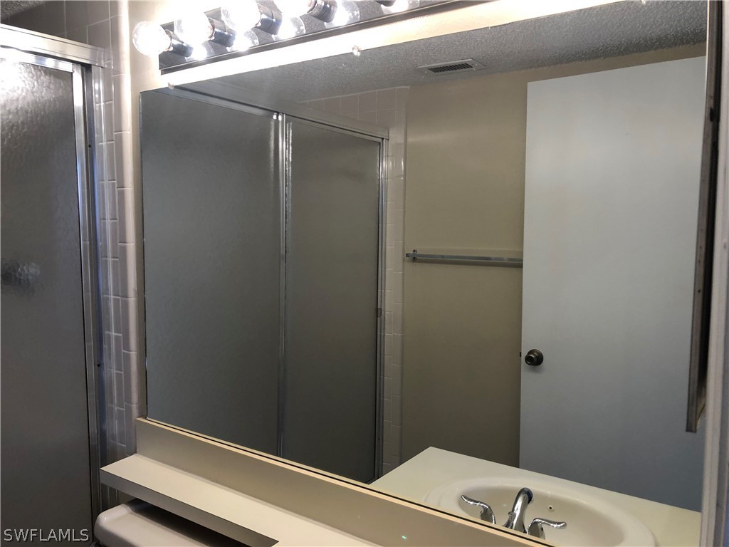 13561 Eagle Ridge Drive, Unit 1025 Fort Myers, FL 33912 - Photo 7 of 11 a bathroom with a bathtub