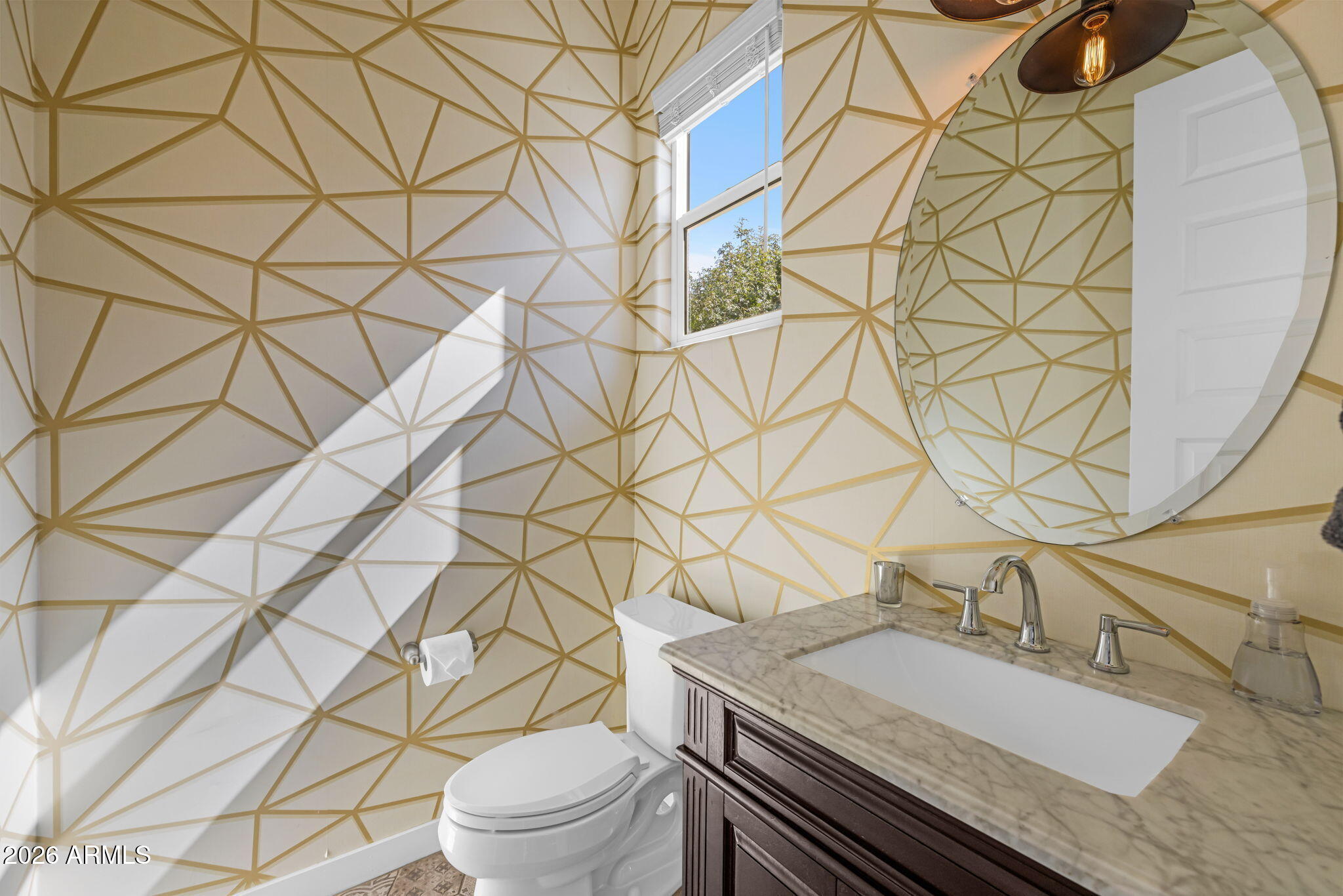 1555 East Ocotillo Road, Unit 21 Phoenix, AZ 85014 - Photo 12 of 39 1/2 Bathroom