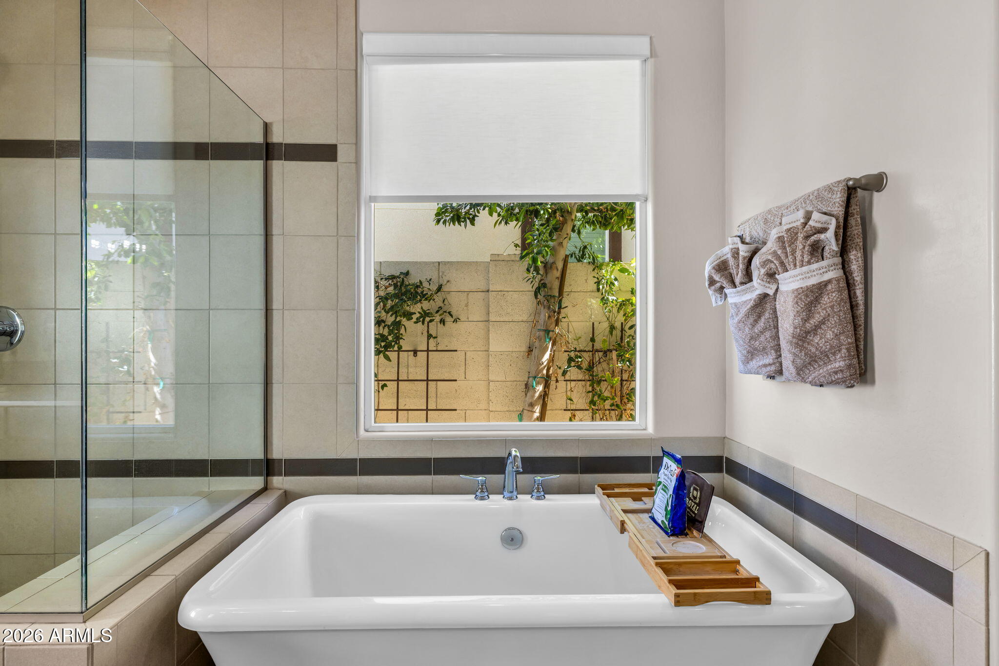 1555 East Ocotillo Road, Unit 21 Phoenix, AZ 85014 - Photo 15 of 39 Primary Bathroom