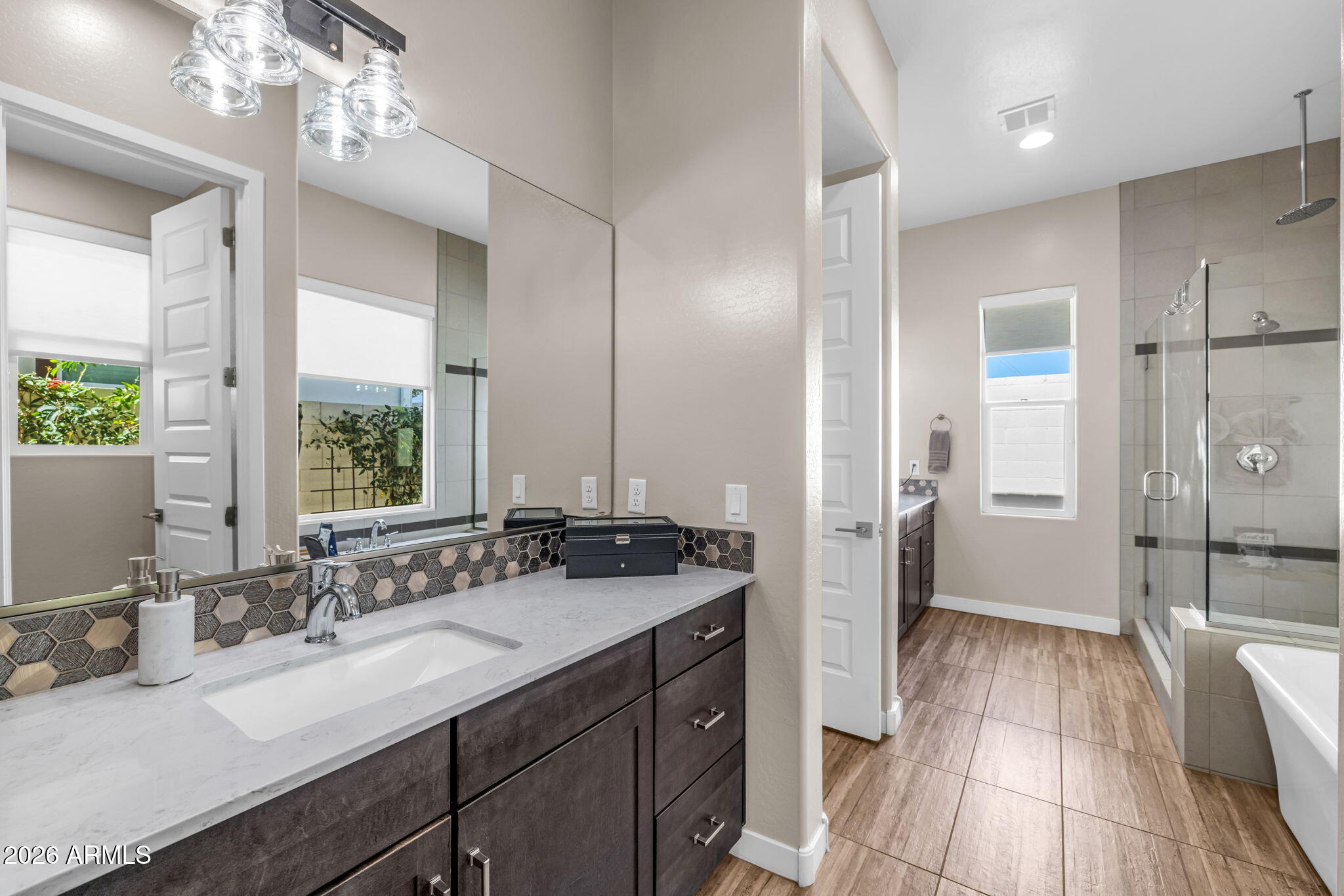 1555 East Ocotillo Road, Unit 21 Phoenix, AZ 85014 - Photo 16 of 39 Primary Bathroom