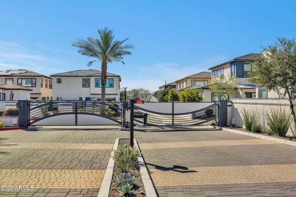 $770,000 | 1555 East Ocotillo Road, Unit 21, Phoenix, AZ 85014