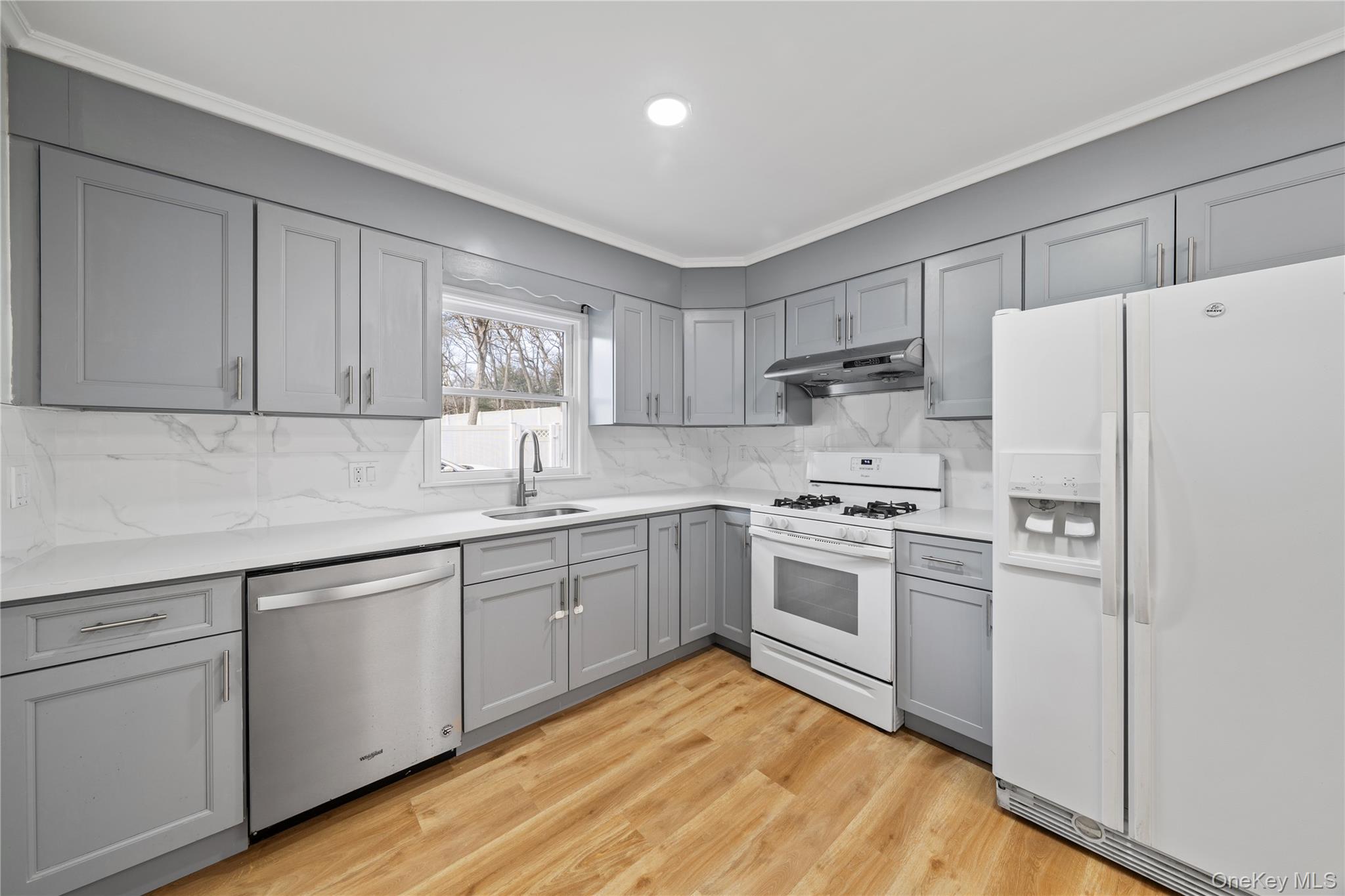 653 Meadow Road Smithtown, NY 11787 - Photo 13 of 38