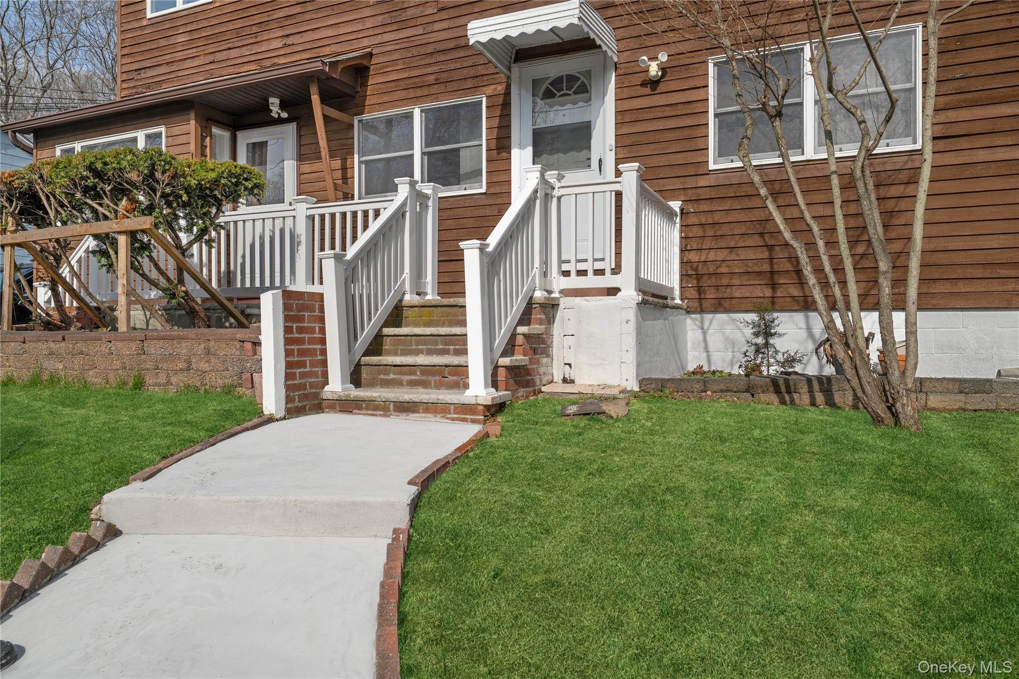 653 Meadow Road Smithtown, NY 11787 - Photo 4 of 38
