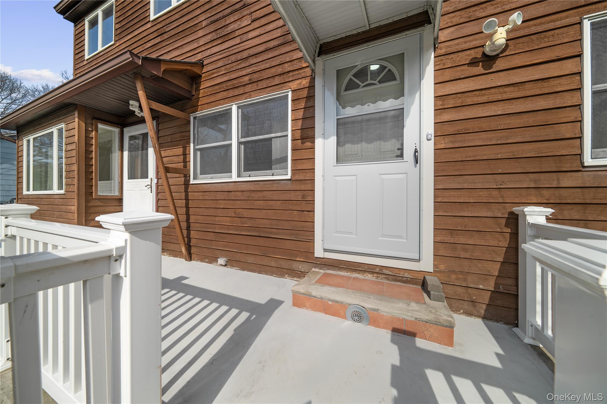 653 Meadow Road Smithtown, NY 11787 - Photo 5 of 38