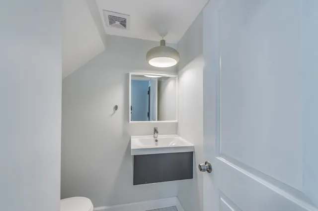 $257,000 | 421 Elm Street, Unit 6K, Deerfield, IL 60015