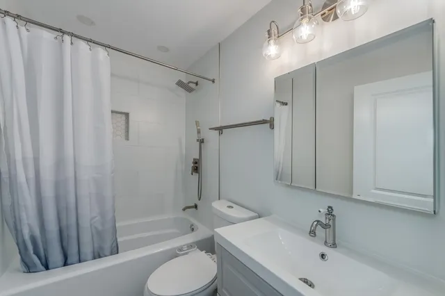 $257,000 | 421 Elm Street, Unit 6K, Deerfield, IL 60015