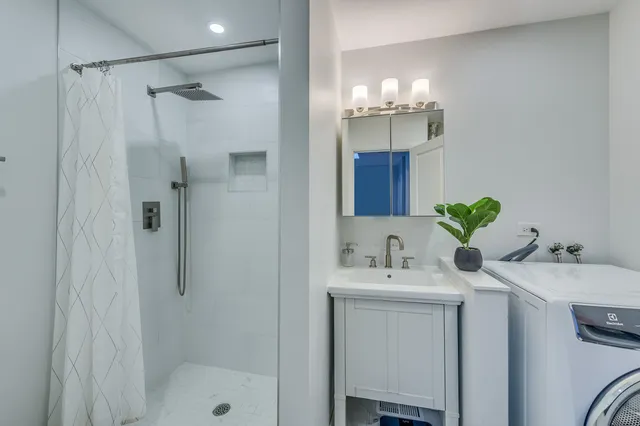 $257,000 | 421 Elm Street, Unit 6K, Deerfield, IL 60015