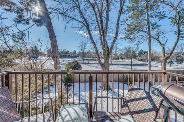 $257,000 | 421 Elm Street, Unit 6K, Deerfield, IL 60015