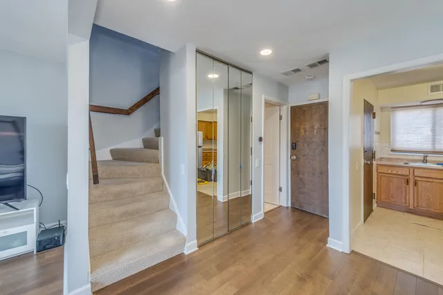 $257,000 | 421 Elm Street, Unit 6K, Deerfield, IL 60015