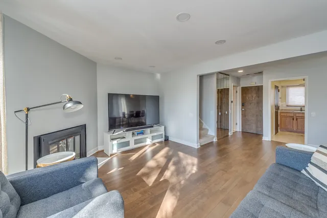 $257,000 | 421 Elm Street, Unit 6K, Deerfield, IL 60015