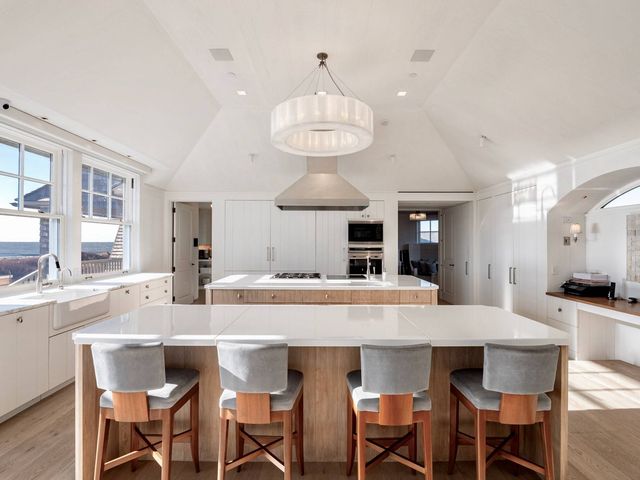 $152,500,000 | 39 Fairfield Pond Lane, Sagaponack, NY 11962