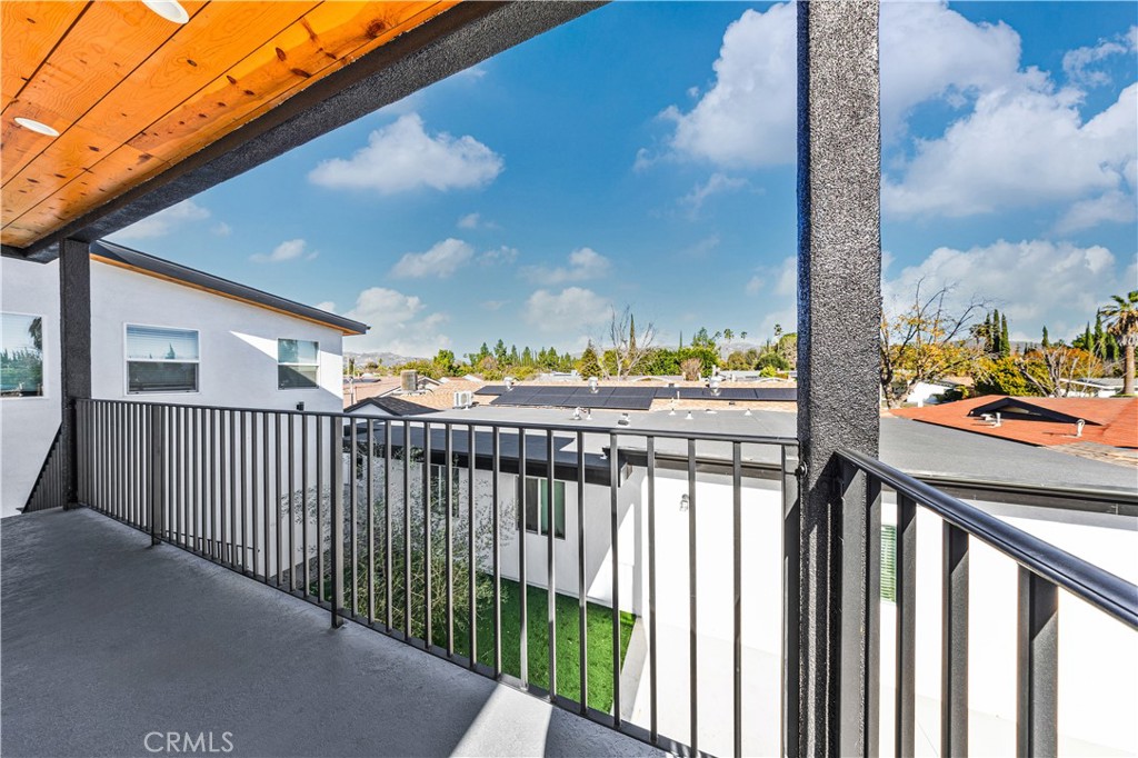 20200 Lassen Street Chatsworth, CA 91311 - Photo 11 of 32 a view of a balcony with city view