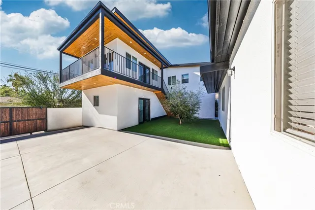 $1,899,999 | 20200 Lassen Street, Chatsworth, CA 91311