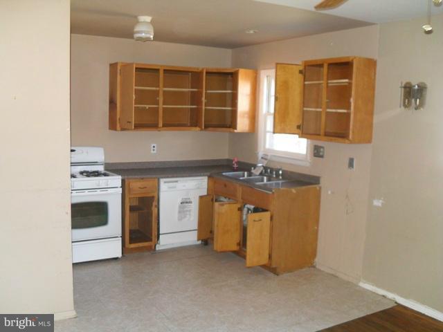 7206 Good Luck Road Hyattsville, MD 20784 - Photo 5 of 12 Kitchen