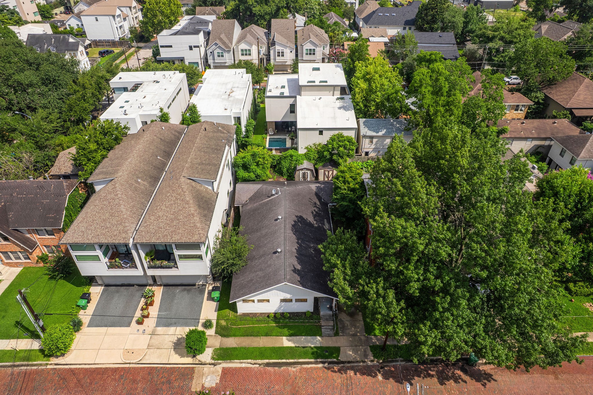 1524 Michigan Street Houston, TX 77006 - Photo 6 of 10 Nestled among stunning custom homes, this property sits in the heart of one of Houston's premier Inner Loop communities.