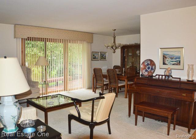 22414 Meadowbrook Road Novi, MI 48375 - Photo 11 of 20 11 LIVING ROOM.jpg