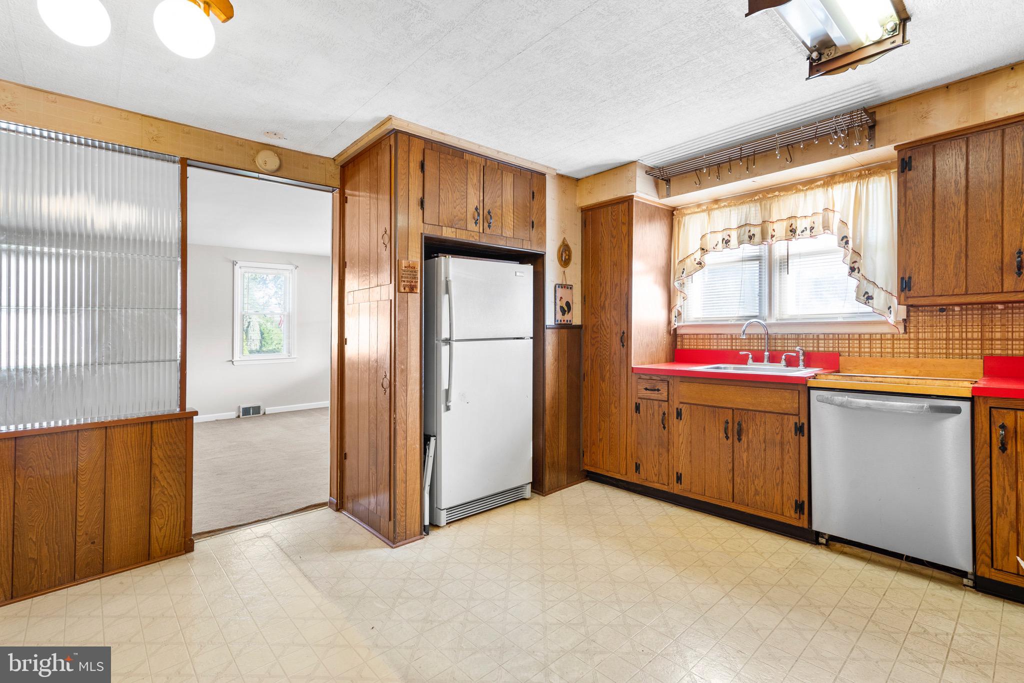 1083 Chews Landing Road Clementon, NJ 08021 - Photo 11 of 35