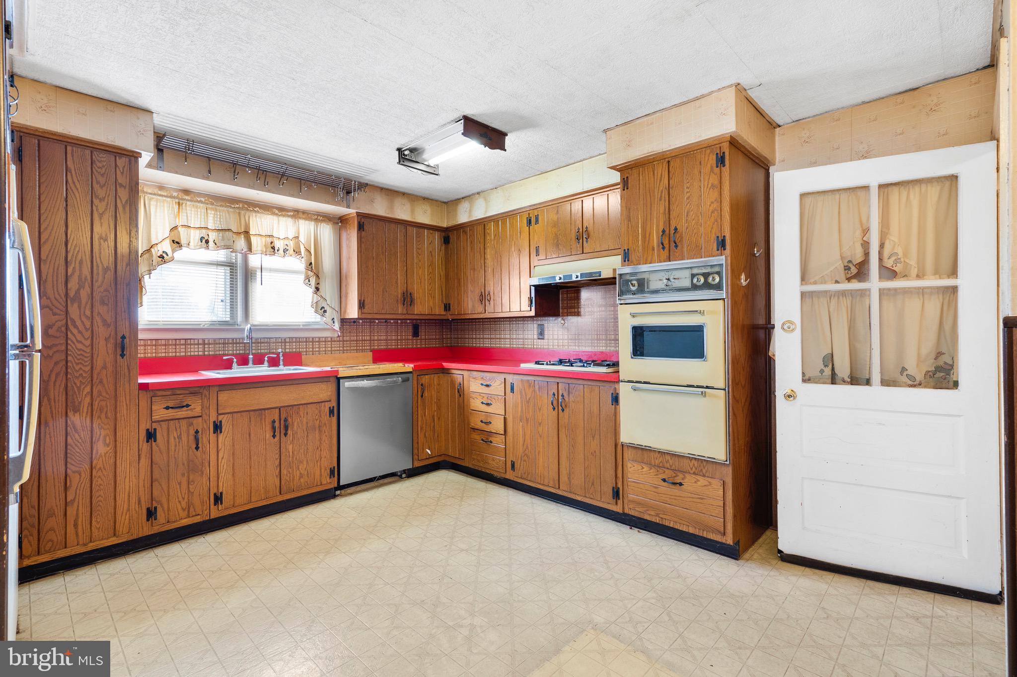 1083 Chews Landing Road Clementon, NJ 08021 - Photo 9 of 35