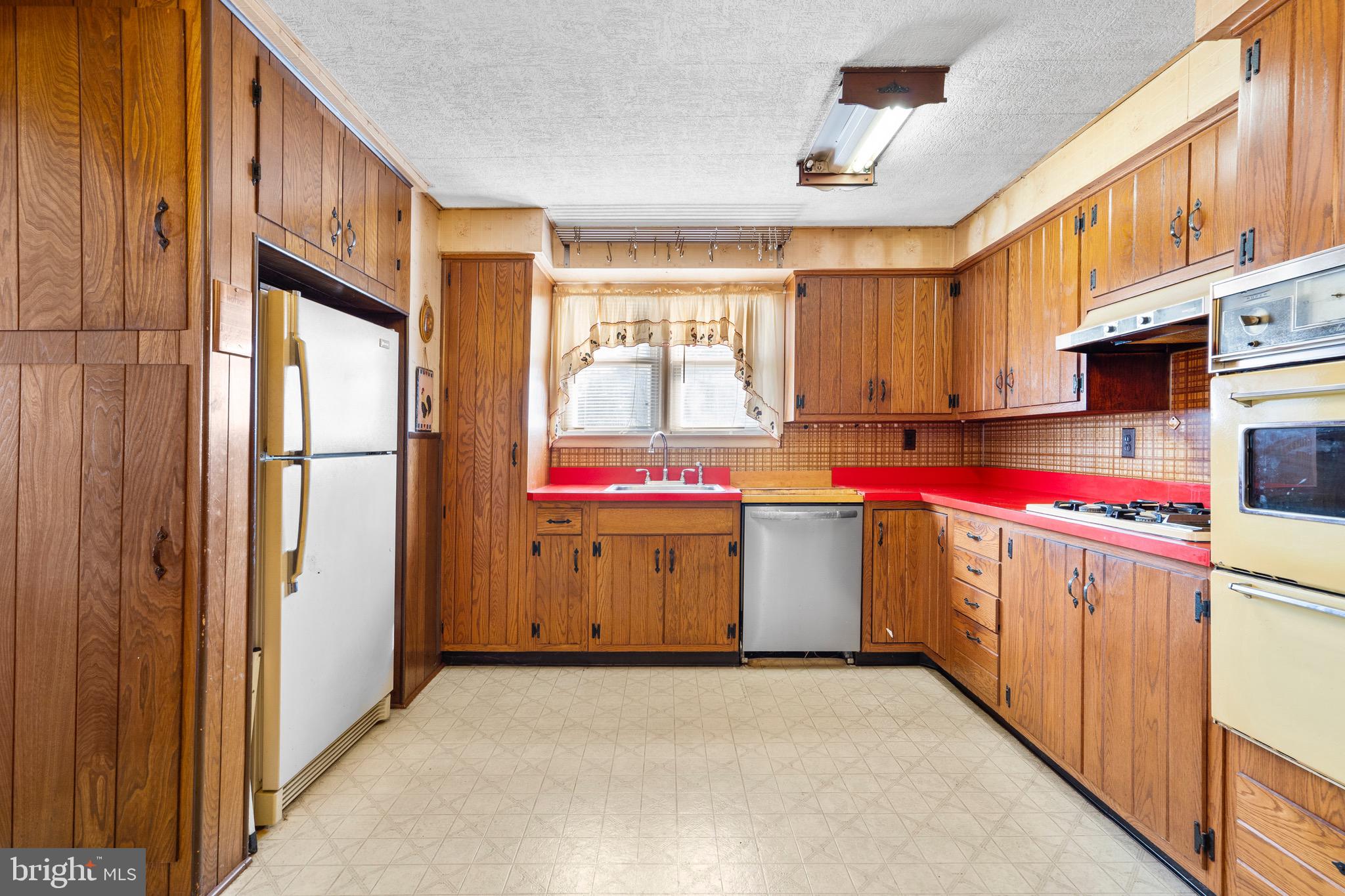 1083 Chews Landing Road Clementon, NJ 08021 - Photo 10 of 35