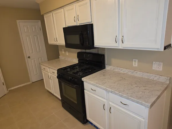 $2,300 | 502 Dewberry Drive, Cedar Park, TX 78613