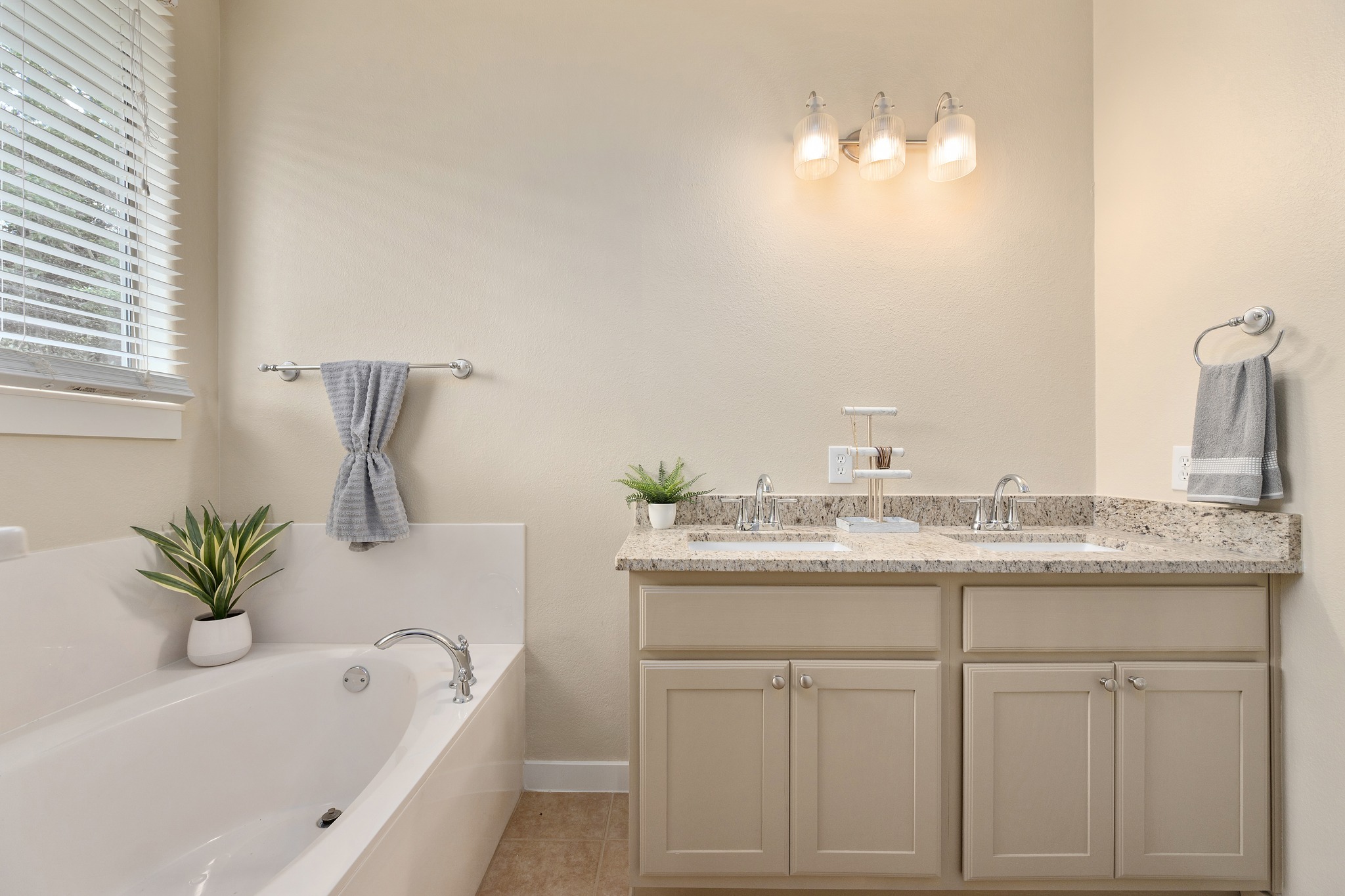 105 Rosebud Lane Georgetown, TX 78633 - Photo 13 of 37 a bathroom with a granite countertop sink a toilet and bathtub
