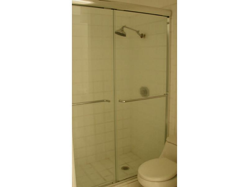 7680 Kenway Place East, Unit 7680 Boca Raton, FL 33433 - Photo 11 of 22 Bathroom