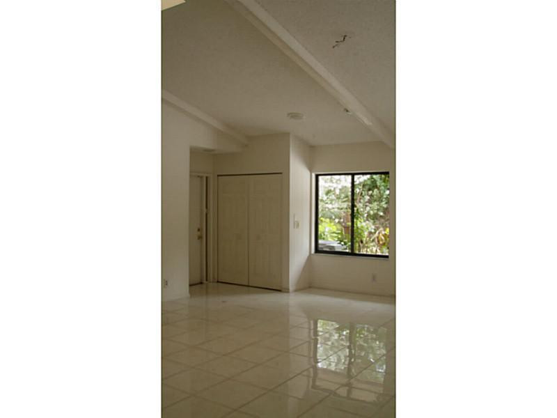 7680 Kenway Place East, Unit 7680 Boca Raton, FL 33433 - Photo 5 of 22 Den/Family/Great Room