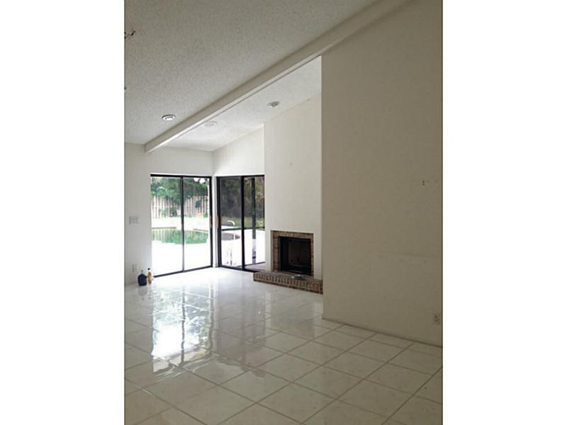 7680 Kenway Place East, Unit 7680 Boca Raton, FL 33433 - Photo 6 of 22 Den/Family/Great Room