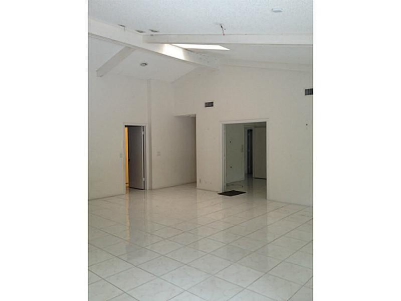 7680 Kenway Place East, Unit 7680 Boca Raton, FL 33433 - Photo 9 of 22 Den/Family/Great Room